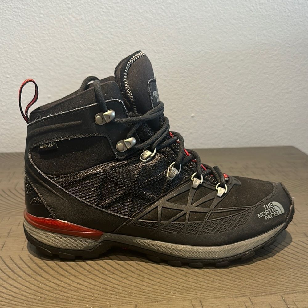 Men’s Size 8.5 The North Face Primaloft Boots